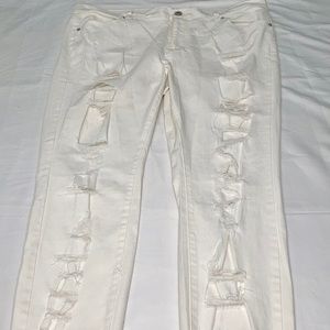 NWOT-Off white distressed skinny jeans